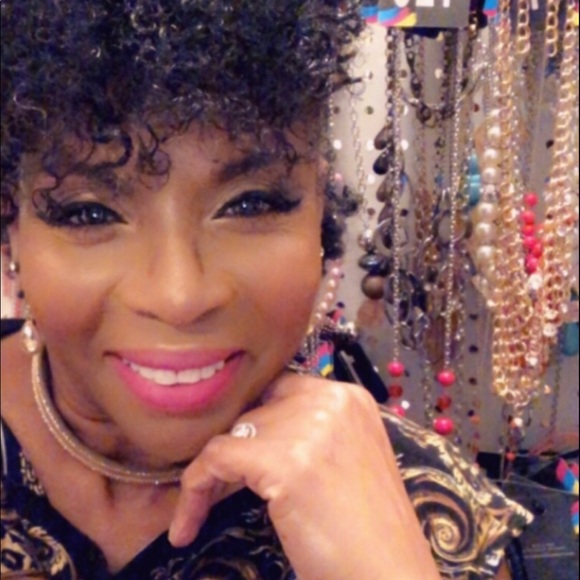 Meet your Posher, Joyce - Picture 8 of 15